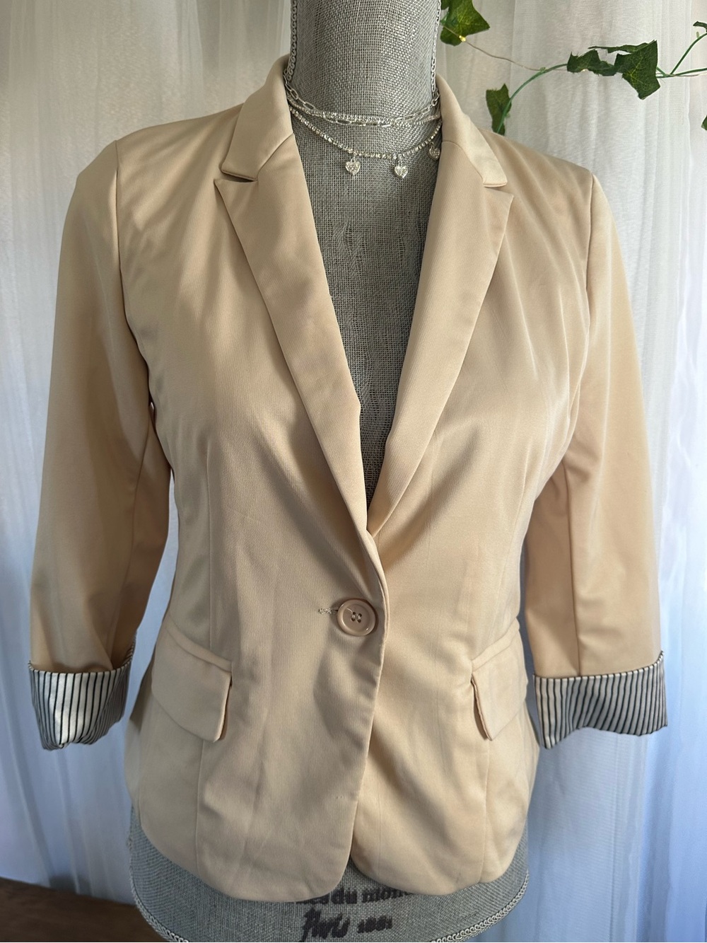 Sans Souci Beige Single-Button Blazer